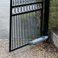 Mesin Otomatis Pintu Gerbang Swing di Bali